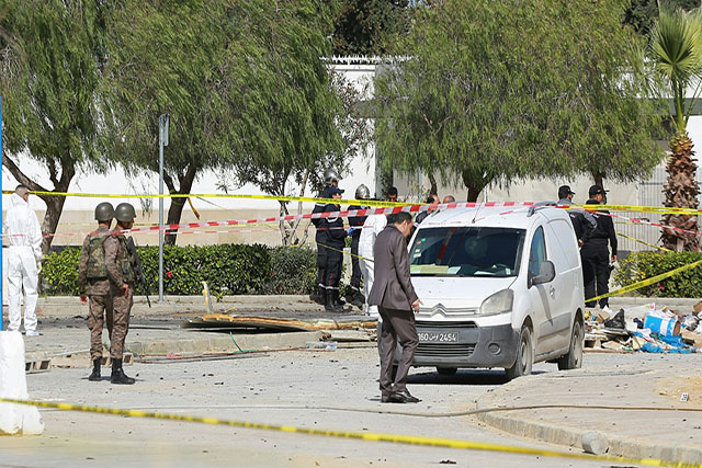Suicide attackers hit outside US embassy in Tunis