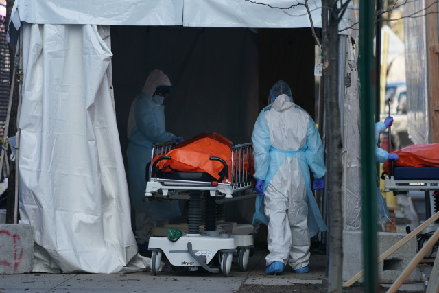 Global virus deaths top 60,000, Trump warns 'tough week' ahead
