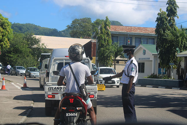 Le public est demandé de respecter l'ordre et de rester à domicile; augmentation des contrôles de police aux Seychelles