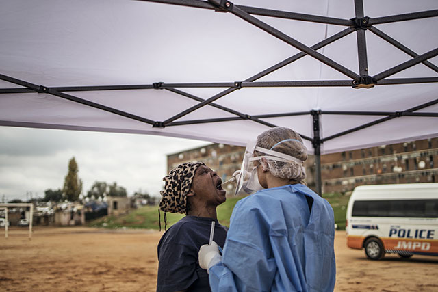 Plus de 200 médecins cubains en Afrique du Sud contre le coronavirus