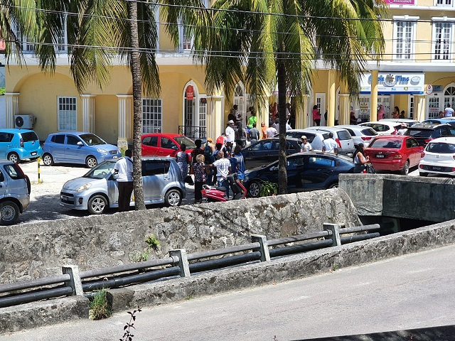 Difficultés pour les travailleurs étrangers aux Seychelles après la baisse de la valeur de la roupie