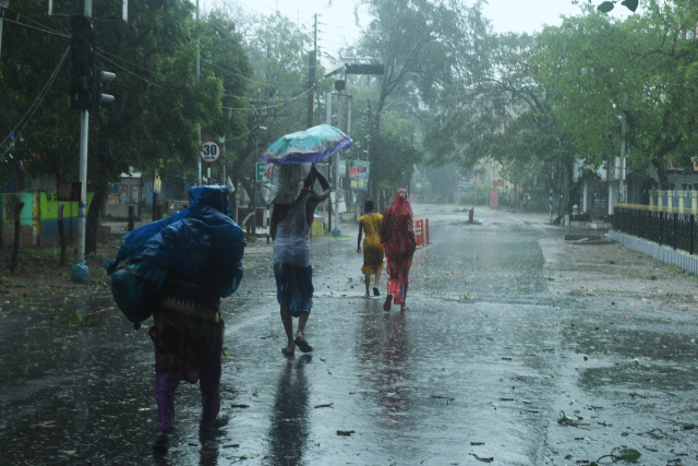 Super cyclone leaves trail of destruction in Bangladesh, India