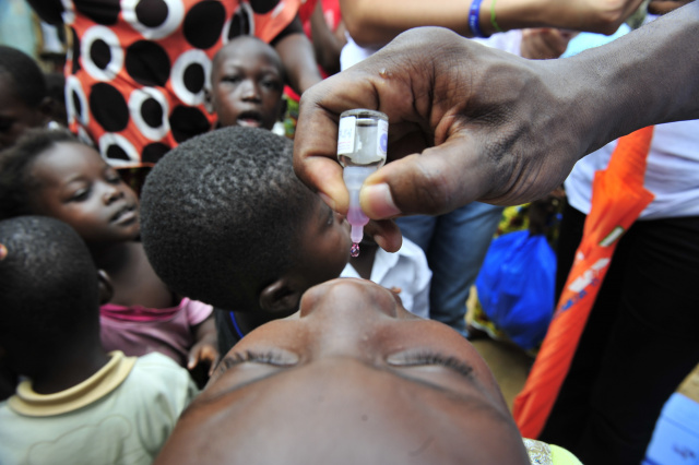 Africa vaccination 'far outweighs' virus child death risk: study