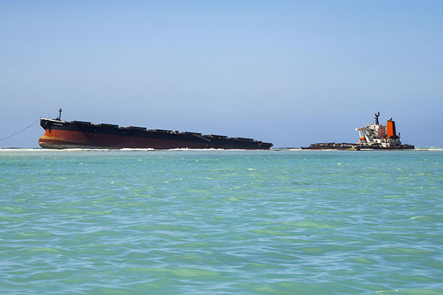 Le navire échoué sur les côtes de l'île Maurice s'est brisé en deux