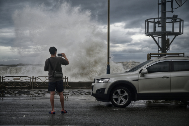 Typhoon hits South Korea after triggering landslides in Japan