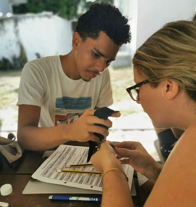 Filling tourist void, students aid scientific studies on Seychelles' Aride island