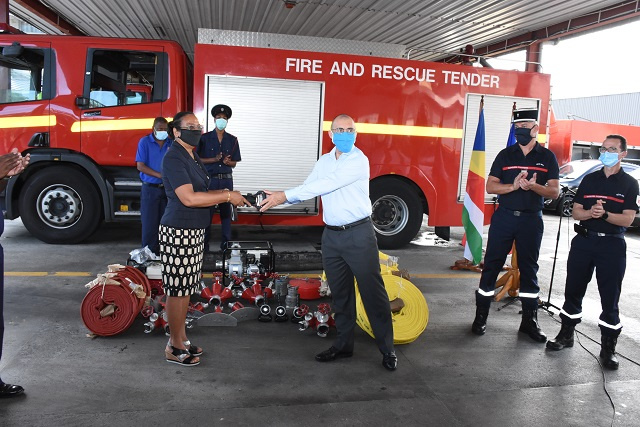 France donates equipment to Seychelles' Fire Service following major landfill fire