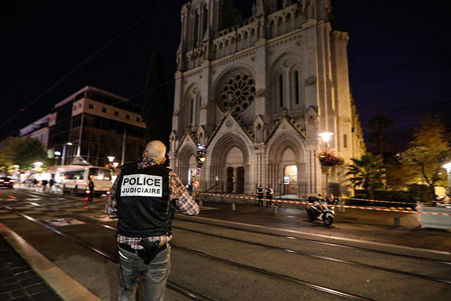 La France sous le choc au lendemain de l'attentat jihadiste de Nice