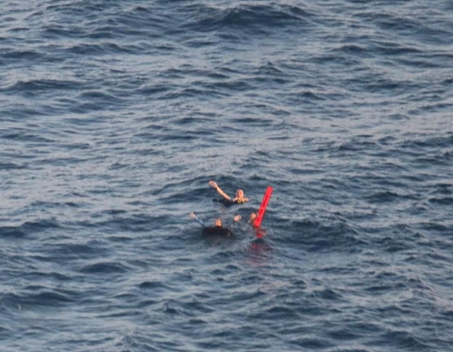 Five foreign scuba divers rescued at sea in Seychelles six hours after dive boat lost contact