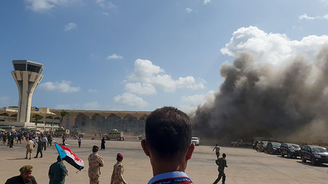 Yémen: 26 morts dans des explosions à l'arrivée du gouvernement d'union à Aden