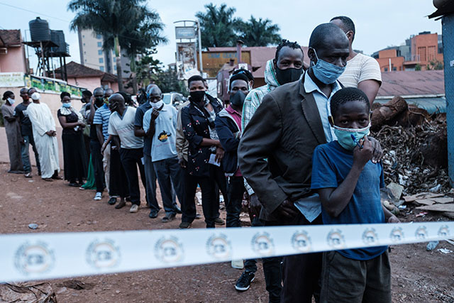 Les Ougandais aux urnes pour un duel présidentiel tendu