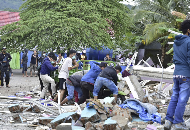 At least 34 killed as quake rocks Indonesia