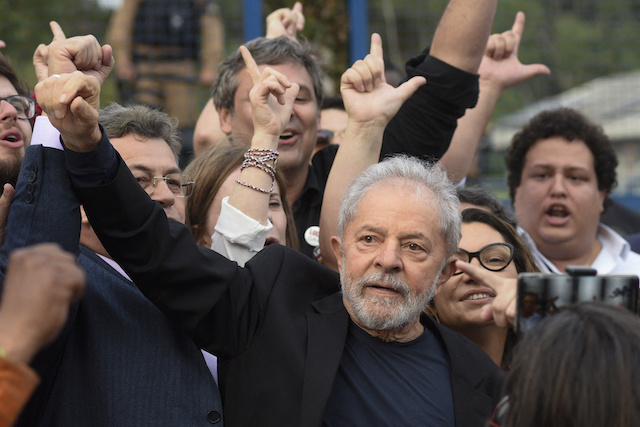 Brésil: un juge rend Lula éligible à la présidentielle de 2022