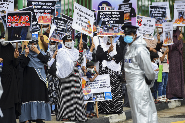 Sri Lanka sticks to cremation of Muslim Covid-19 victims despite uproar