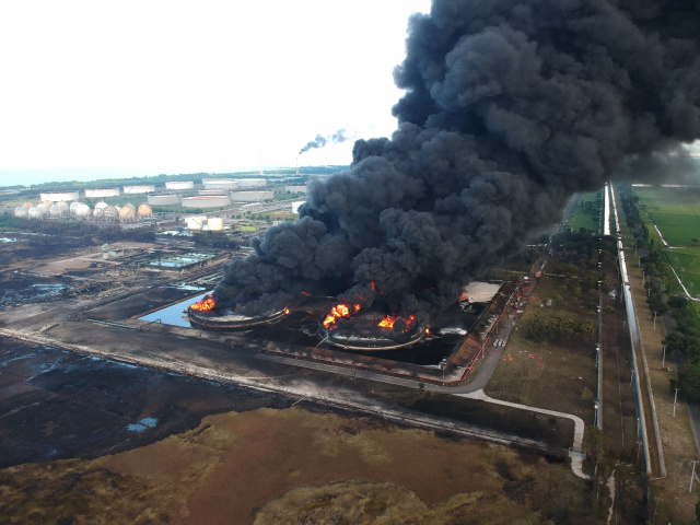 Indonesian firefighters battle days-long oil refinery inferno