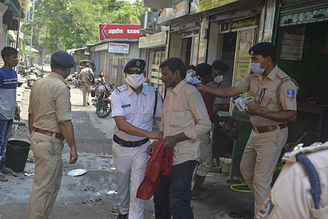 Virus: des pays au chevet de l'Inde, qui enregistre un nouveau record mondial d'infections