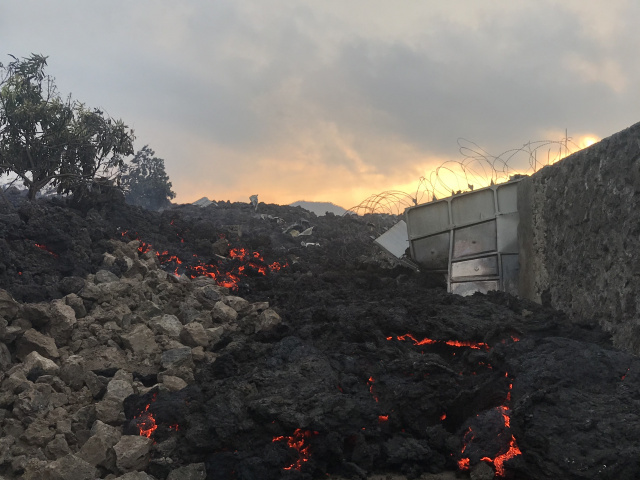 Thousands flee Goma city in DR Congo after volcano erupts