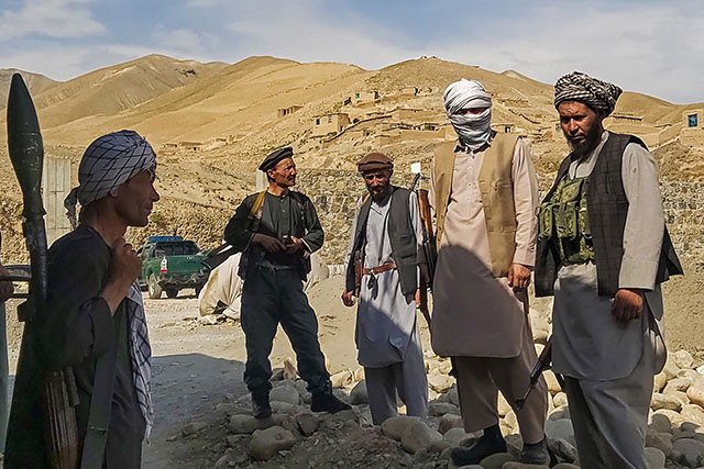 Afghanistan: les talibans attaquent une première capitale provinciale, selon les autorités