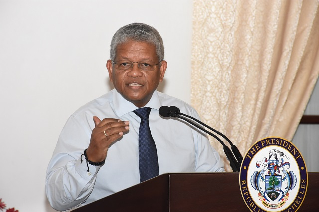 Aux Seychelles, le prix de l'Internet va baisser en 2022, a déclaré le président lors de sa dernière conférence