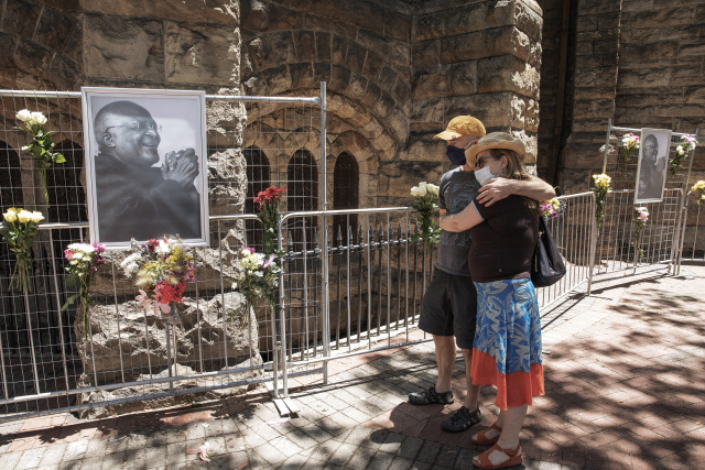 'A giant has fallen': Tributes pour in for Tutu