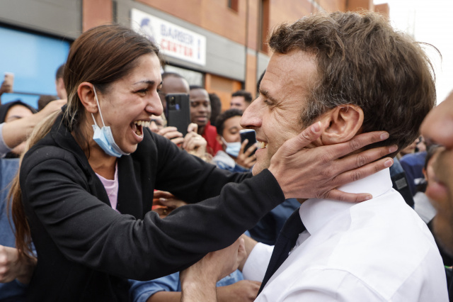 Macron's lead takes fizz out of French election