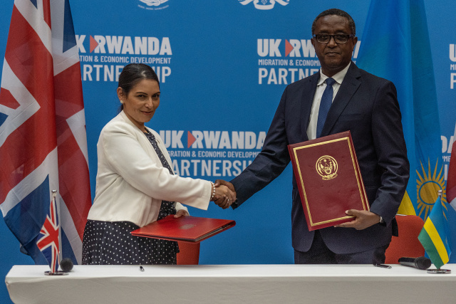 UK to send asylum-seekers to Rwanda
