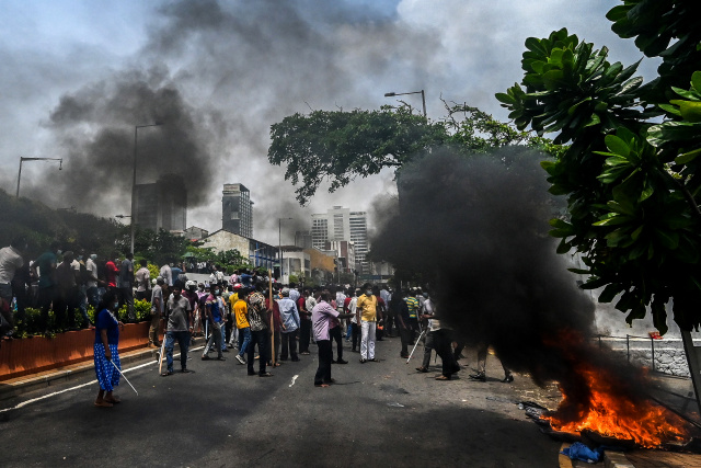 Sri Lanka PM quits after supporters run riot