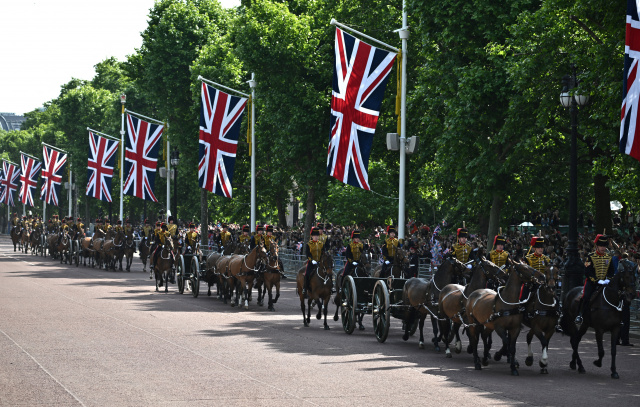 Military parade kicks off queen's historic jubilee celebrations