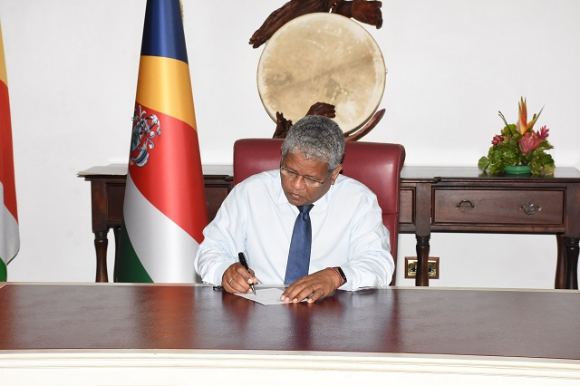 Défense : Le président des Seychelles approuve un amendement à la Constitution