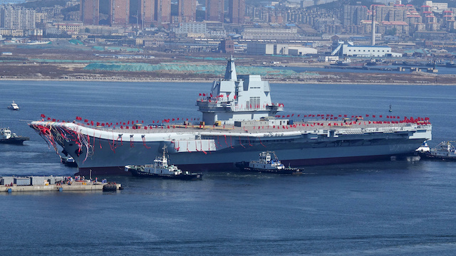La Chine met à l'eau son troisième porte-avions