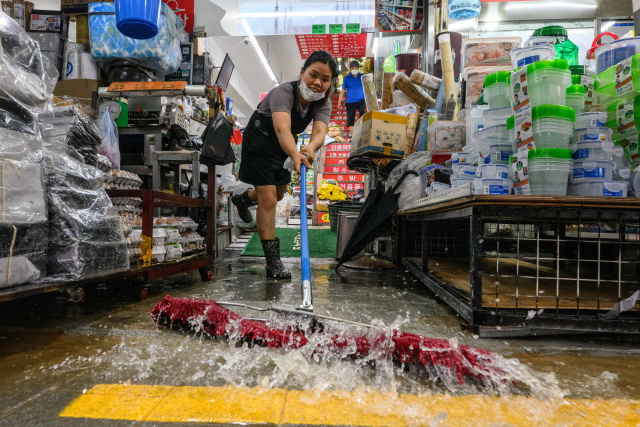 Record rainfall, flooding in Seoul kill seven