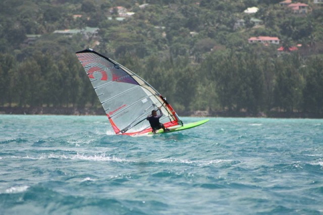 Wind and kite surfers from Seychelles, Mauritius and Reunion ready for Mahe-Praslin race