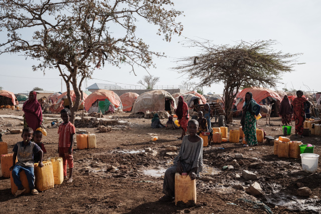 UN warns famine 'at the door' in Somalia