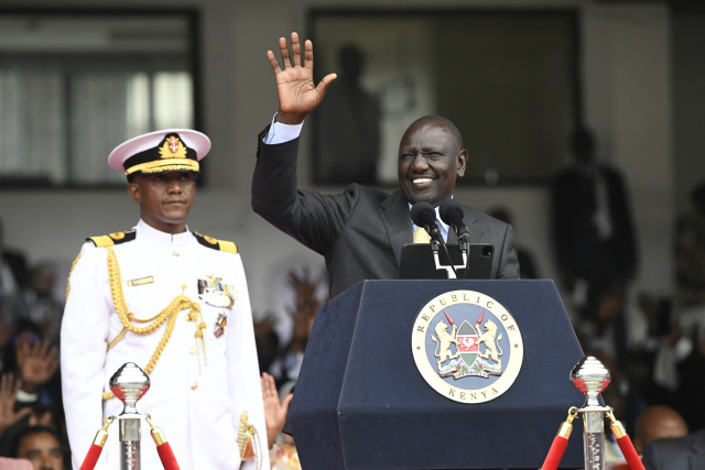 Ruto pledges to work for all Kenyans after swearing-in