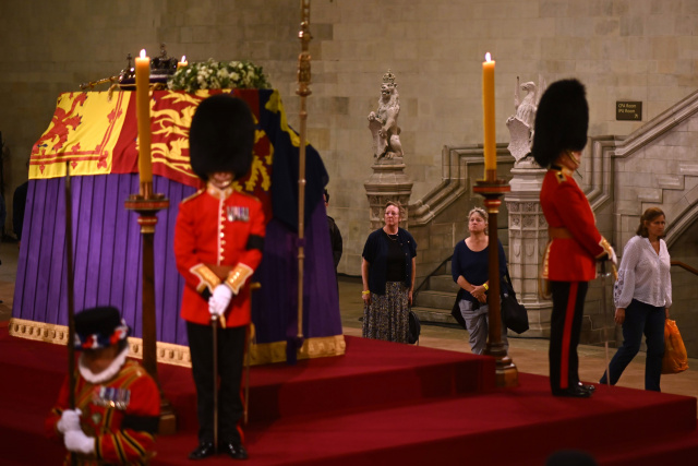 Tears as British public pays respects to queen's coffin