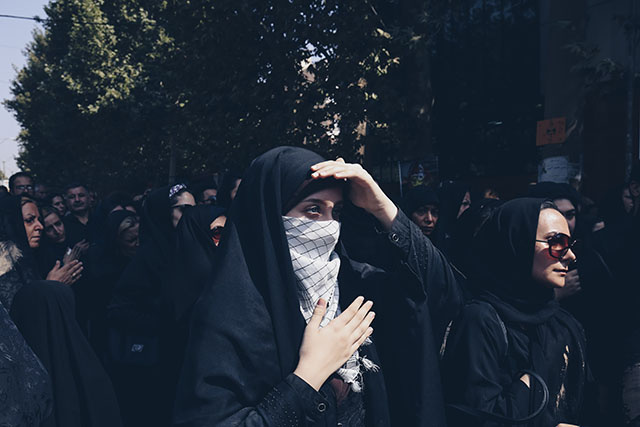 Iran: les manifestations se multiplient après le décès d'une jeune femme, huit morts