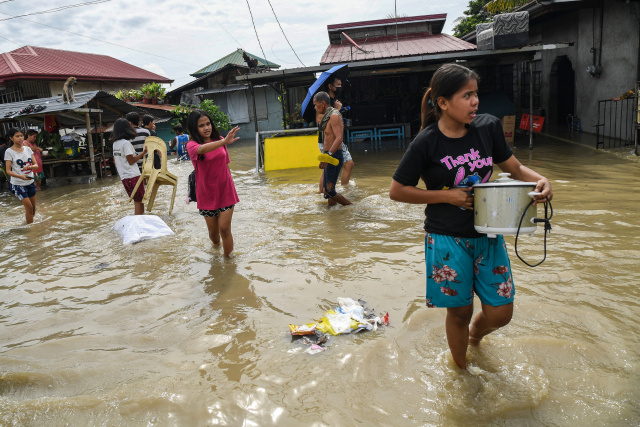 Super Typhoon Noru slams into the Philippines