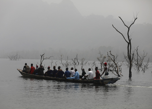 76 people killed in Nigeria boat accident