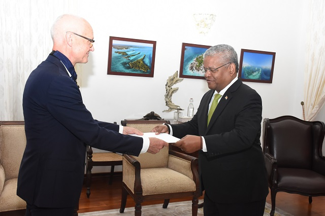 Norwegian and Pakistani diplomats present credentials to Seychelles' President