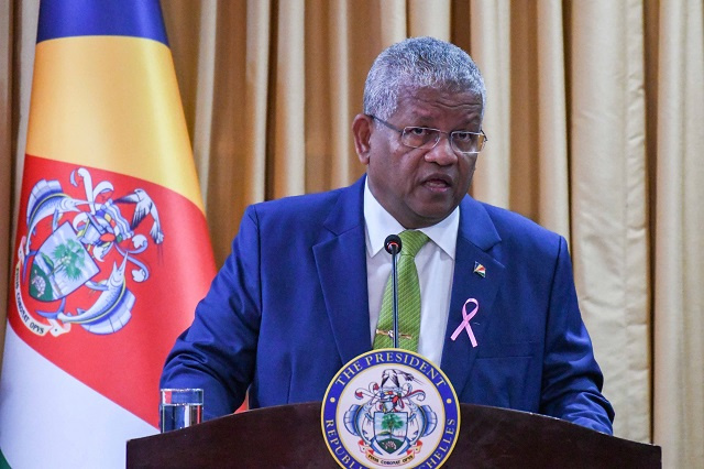Le président des Seychelles annonce des augmentations de salaires l'année prochaine
