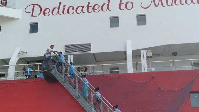 Seychellois students tour Monaco Explorations' research vessel to deepen knowledge