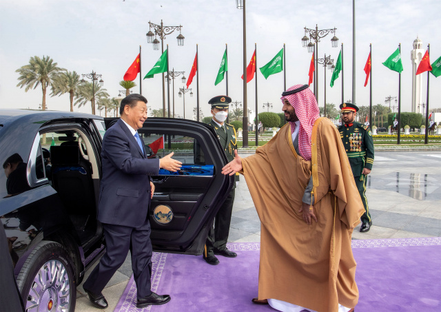 China's Xi, Saudi royals ink deals during high-stakes visit