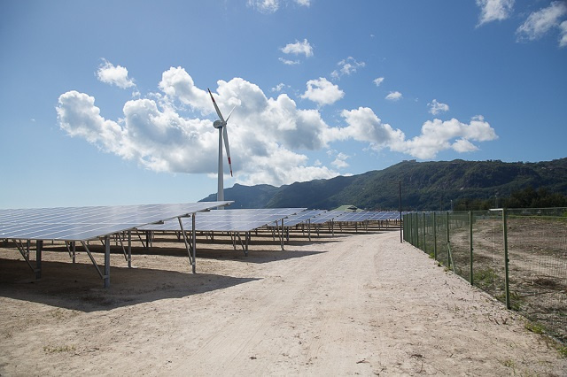 Les Seychelles inaugurent une ferme solaire de 5 MW, financée par un prêt de l'ADFD