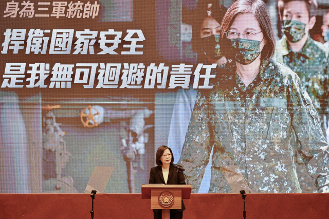 Taiwan extends mandatory military service over China threat