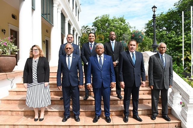 Le président des Seychelles présente leurs instruments de nomination à 3 nouveaux ambassadeurs