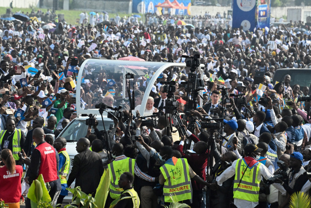 One million faithful attend pope's mass in DR Congo capital