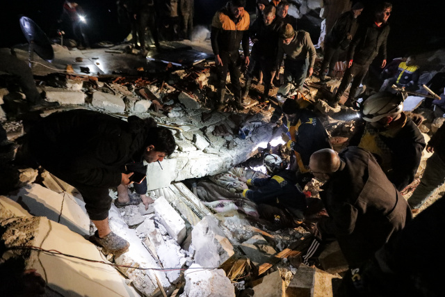 Major quake kills more than 100 across Turkey, Syria