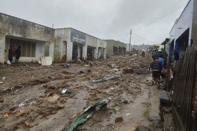 Malawi cyclone survivors battle despair as hopes for survivors dwindle