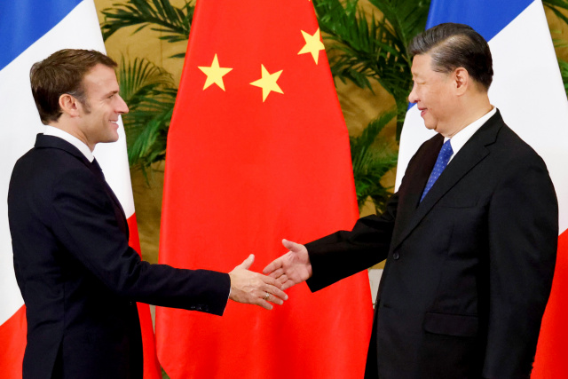 Macron faces delicate Ukraine balancing act in China