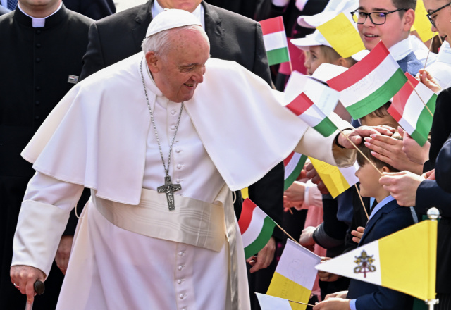 Pope cautions against 'belligerence' during Hungary visit